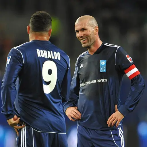Zinedine Zidane en un partido benéfico junto a Ronaldo Nazario - instagram @zidane