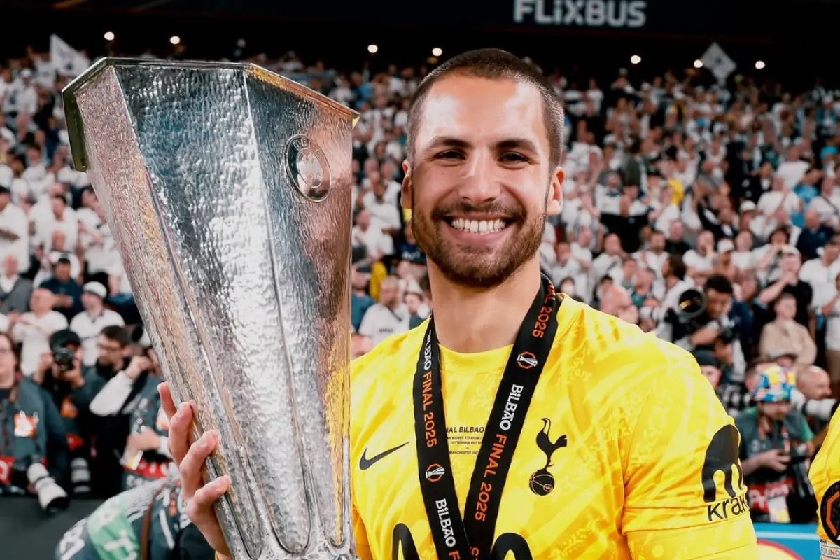 Alfie Whiteman, portero del Tottenham anuncia su retiro para dedicarse al cine - instagram @spursofficial