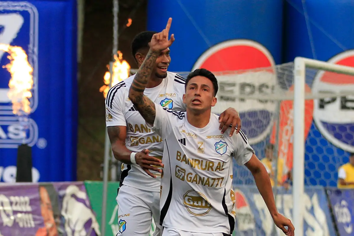 Celebración de Lynner García ante Cobán Imperial - instagram @cremasoficial