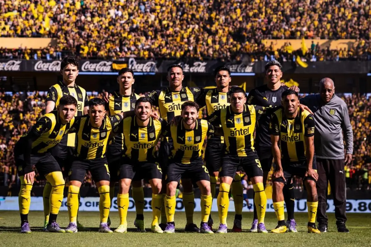 Once de Peñarol en el clásico uruguayo ante Nacional - instagram @oficialcap