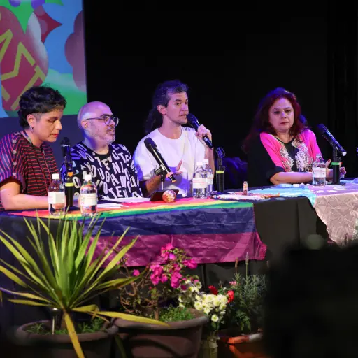 De izquierda a derecha, la artista e investigadora chilena Cynthia Shuffer, el escritor y artista visual uruguayo Dani Umpi, el activista transgénero y escritor argentino I Acevedo, la activista boliviana Rosario Aquim y el guatemalteco Oswaldo Hernánde , EFE/ Mariano Macz