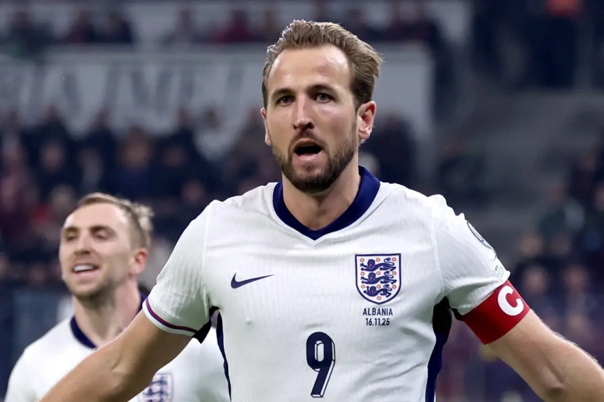 El delantero Harry Kane celebra un gol durante el partido de clasificación que han jugado Albania e Inglaterra en Tirana, Albania.
