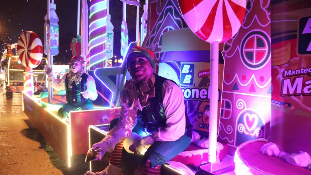 Desfile Navideño de B&B deleita a los capitalinos | Álex Meoño