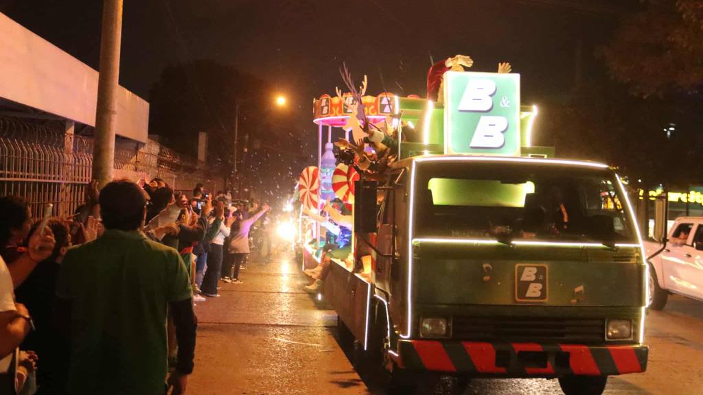Desfile Navideño de B&B deleita a los capitalinos | Álex Meoño