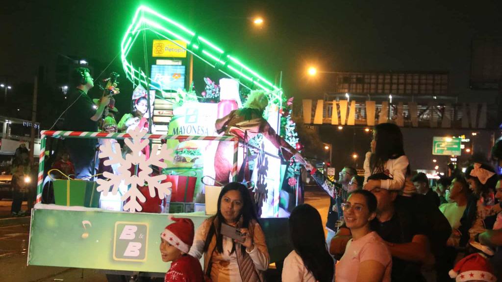 Desfile Navideño de B&B deleita a los capitalinos | Álex Meoño