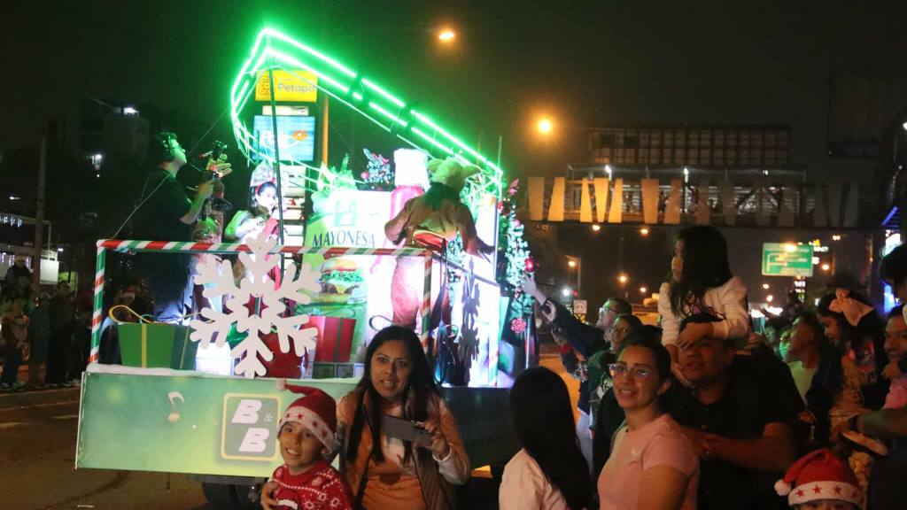 Desfile Navideño de B&B deleita a los capitalinos | Álex Meoño