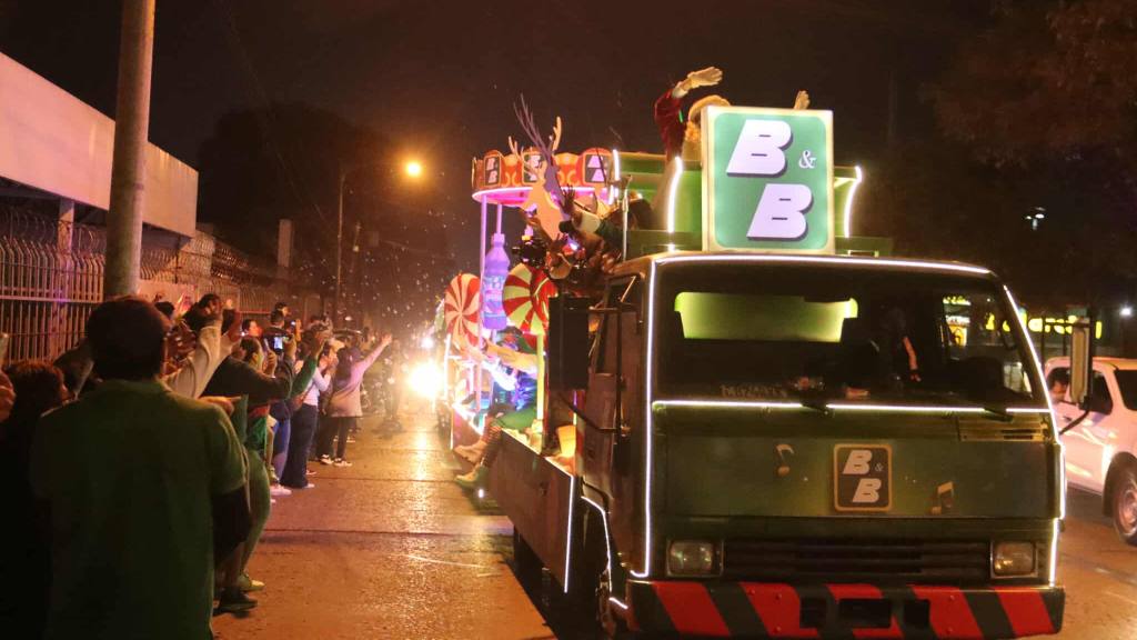 Desfile Navideño de B&B deleita a los capitalinos | Álex Meoño