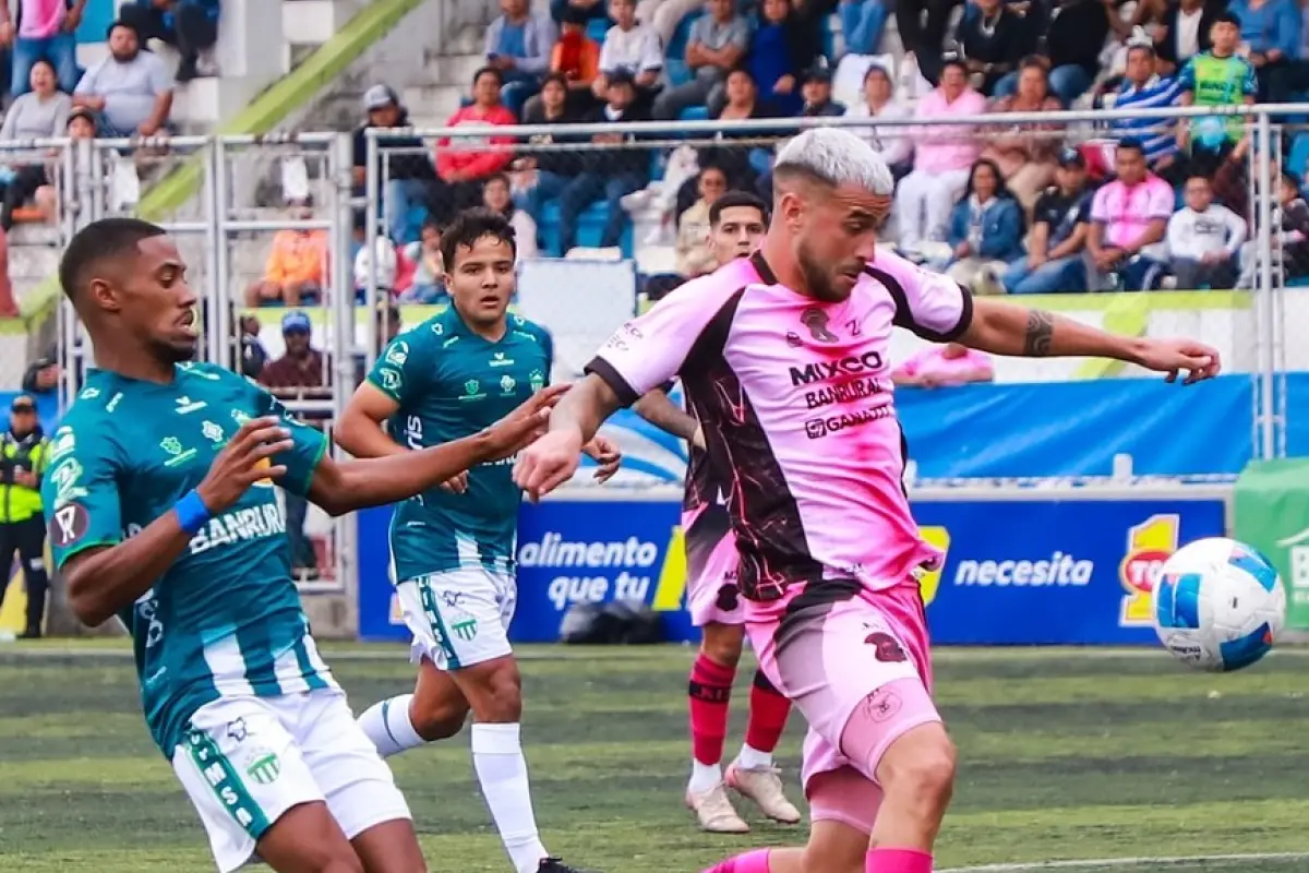 Nicolás Martínez sigue al frente de la tabla de goleadores del Apertura 2025