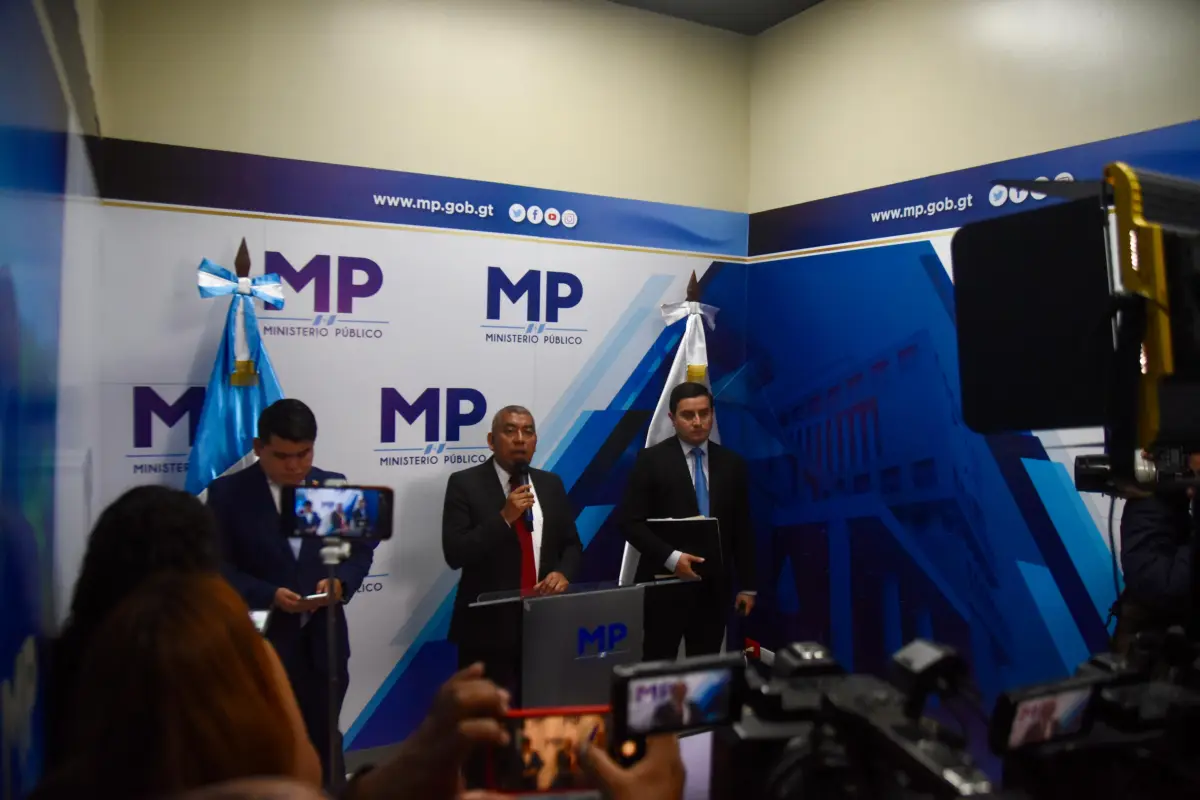 El jefe de la FECI, Rafael Curruchiche, y otras delegados del Ministerio Público brindan detalles de la investigación del caso “Unops: Corrupción Presidencial”., Omar Solís/Emisoras Unidas