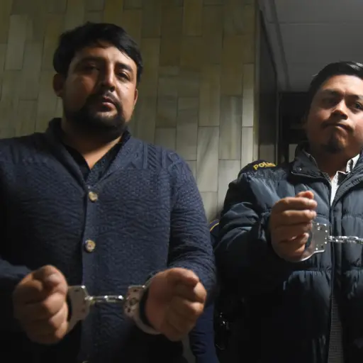 Los estudiantes Pedro Ros y Cristopher Morales, señalados en el caso Usac, en la Torre de Tribunales. ,Omar Solís/Emisoras Unidas