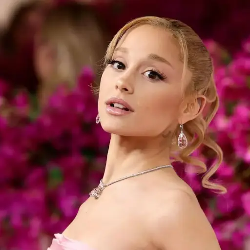 Ariana Grande ,Instagram