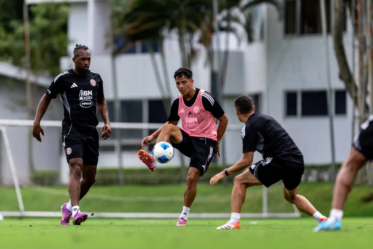 Selección de Costa Rica cierra ante Honduras por el boleto al Mundial 2026