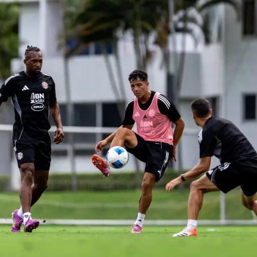 Selección de Costa Rica cierra ante Honduras por el boleto al Mundial 2026
