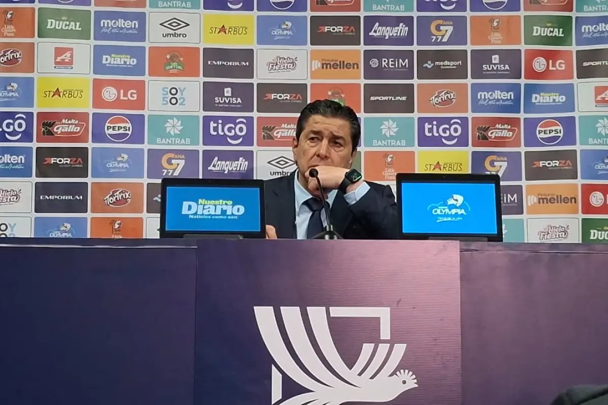 Luis Fernando Tena en conferencia de prensa tras perder ante Panamá 