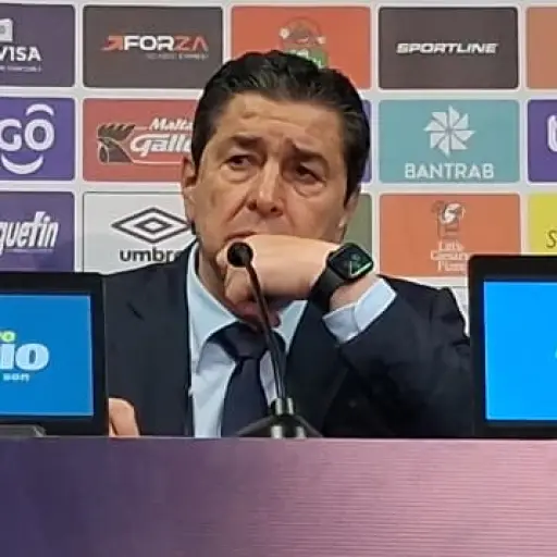 Luis Fernando Tena en conferencia de prensa tras perder ante Panamá 