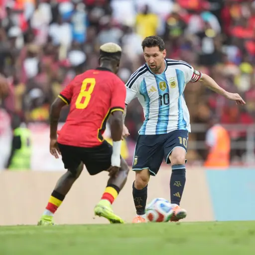 Lionel Messi durante el juego en Luanda