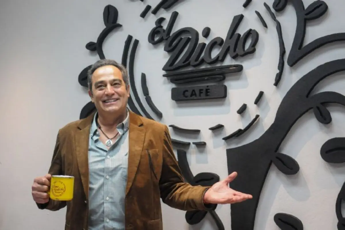 Omar Fierro., Redes sociales.