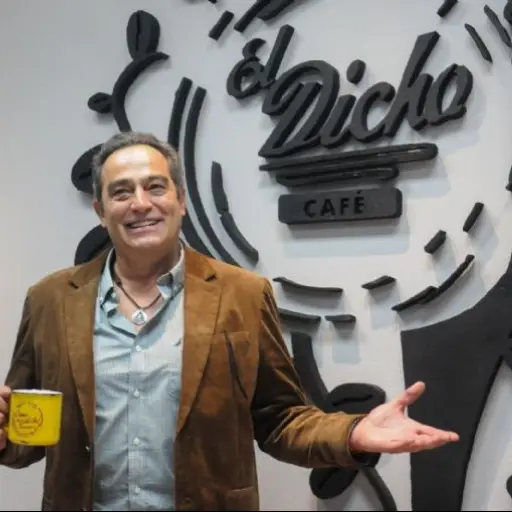 Omar Fierro. ,Redes sociales.