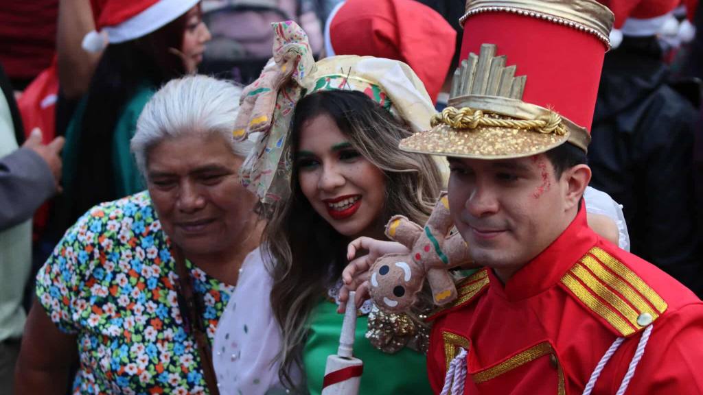 Inauguración del Árbol Gallo enciende la época navideña 2025 | Álex Meoño