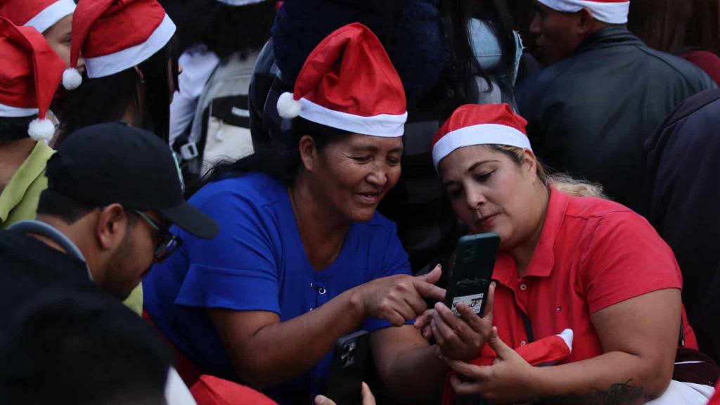 Inauguración del Árbol Gallo enciende la época navideña 2025 | Álex Meoño