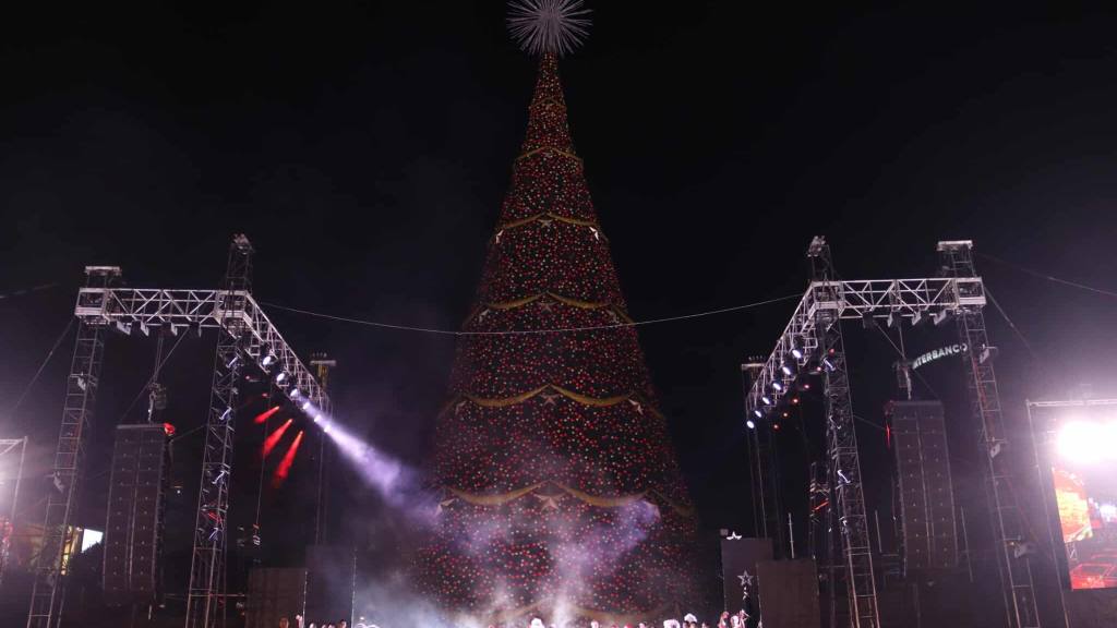 Inauguración del Árbol Gallo enciende la época navideña 2025 | Álex Meoño