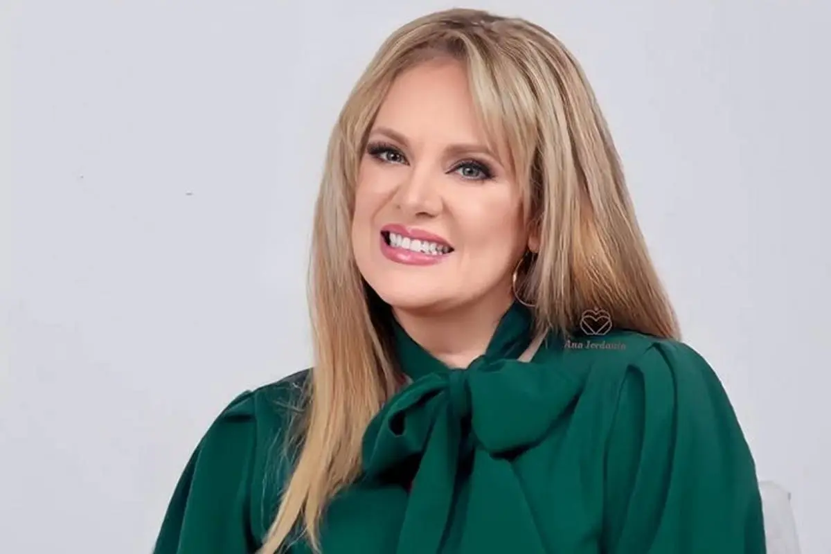 Erika Buenfil, Instagram