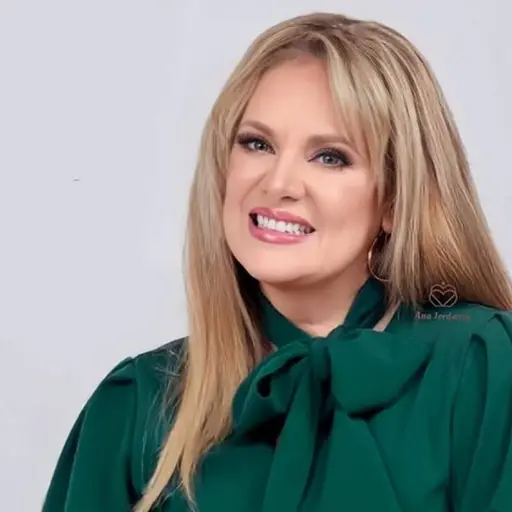 Erika Buenfil ,Instagram