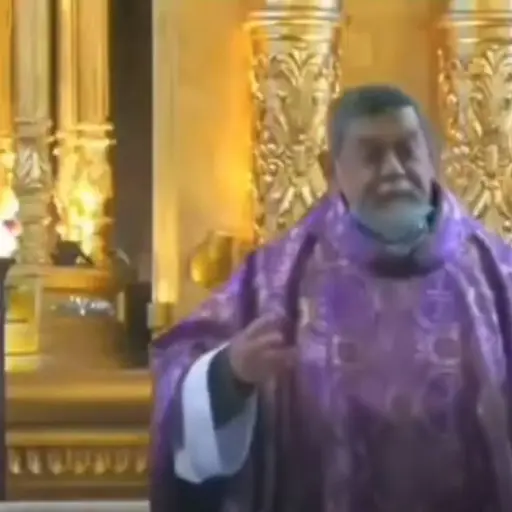 El mensaje que brindó el padre Toribio Pineda se ha difundido en redes sociales. ,.