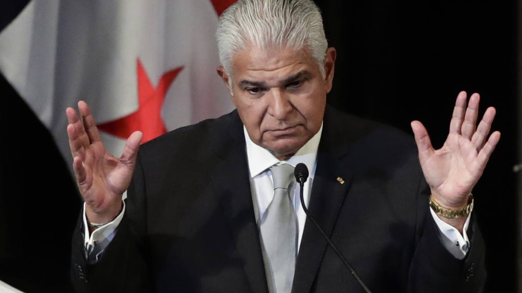 Presidente de Panamá repudia agresiones a la selección en Guatemala antes del partido