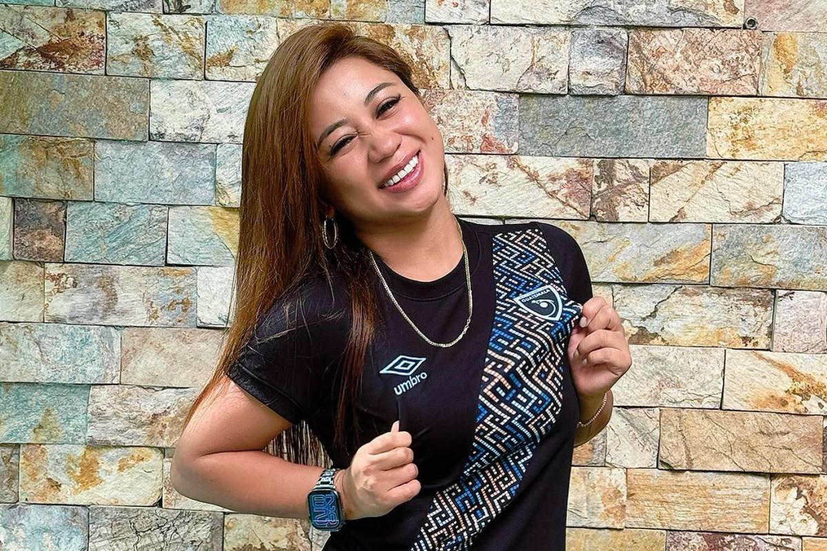 Esme La Chapina Comparte Imágenes Íntimas de Nuevo Romance