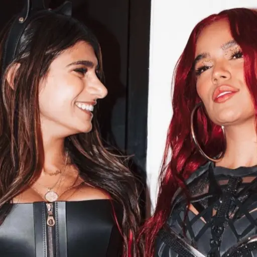 Mia Khalifa y Karol G ,Redes sociales