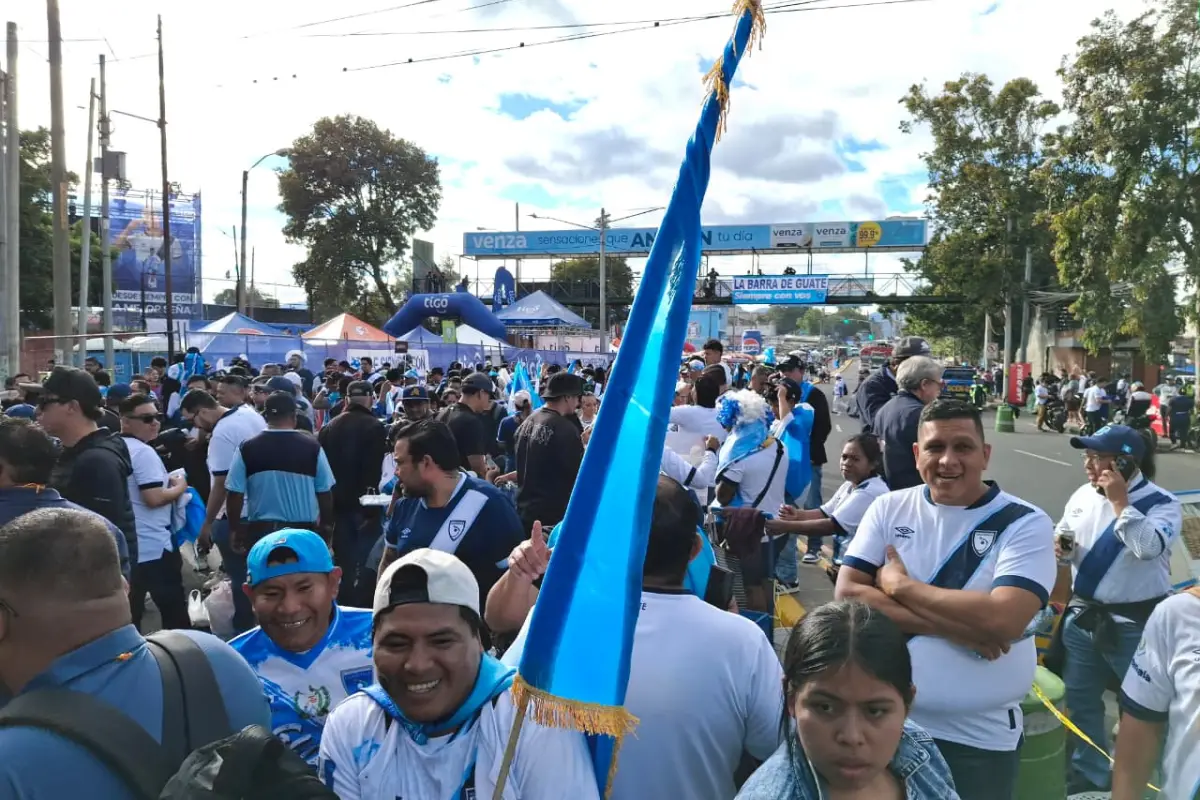 La afición guatemalteca presente en el estadio Manuel Felipe Carrera. , Foto Alex Meoño