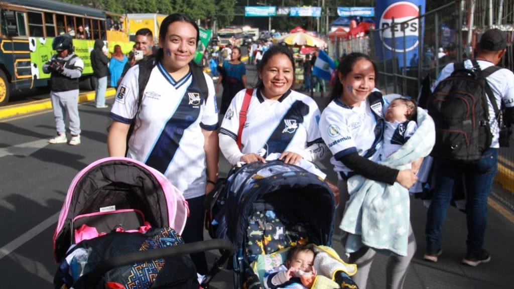 Guatemala-Panamá: Color en el estadio El Trébol  | Alex Meoño 