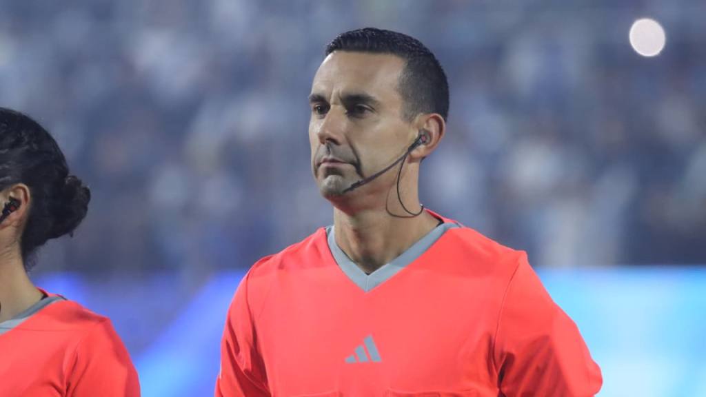 César Arturo Ramos, árbitro mexicano | Alex Meoño