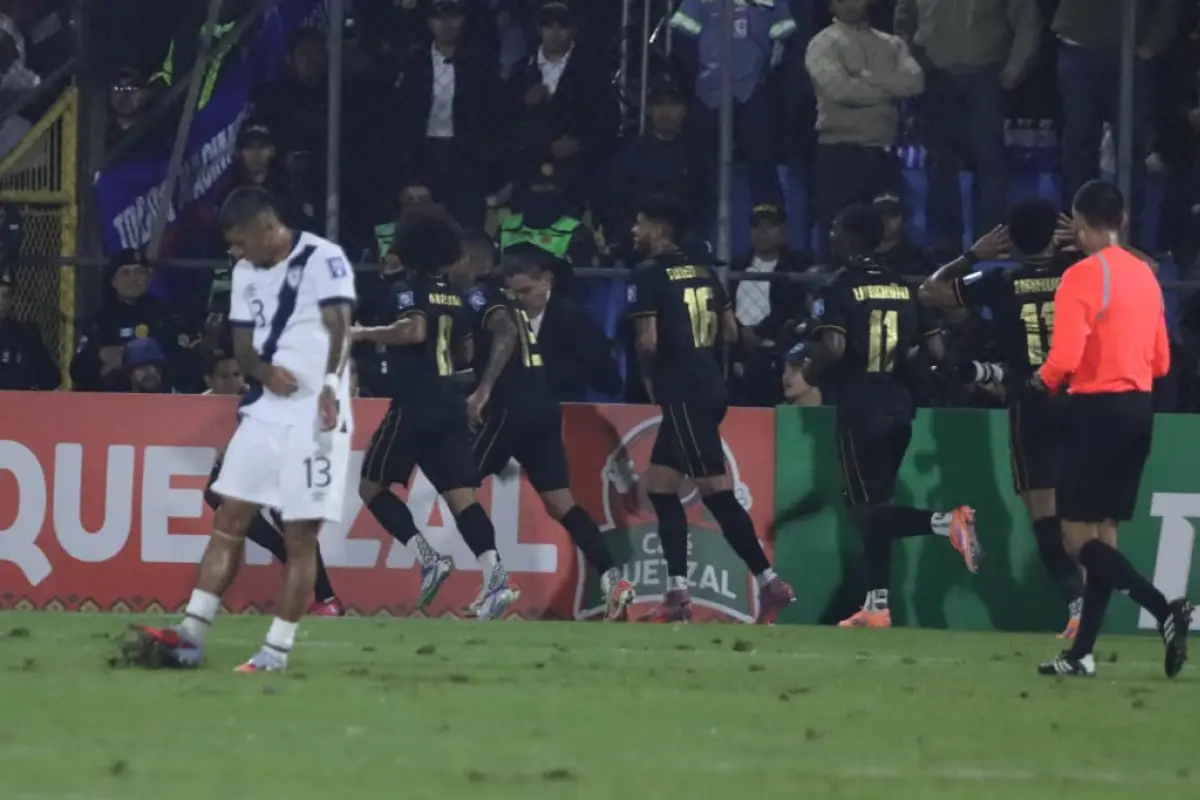 Partido entre Guatemala y Panamá - Alex Meoño