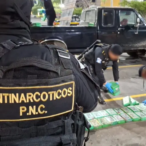 La droga era trasladada oculta en un vehículo. ,PNC