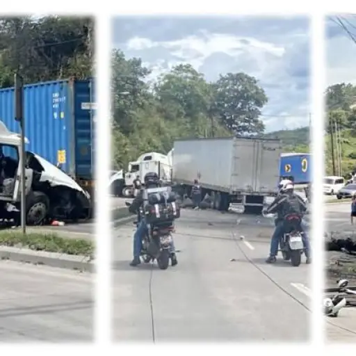 El paso está cerrado parcialmente en el área del accidente. ,PMT capitalina/Montejo