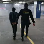 El sospechoso fue trasladado a la Torre de Tribunales para resolver su situación legal. ,PNC