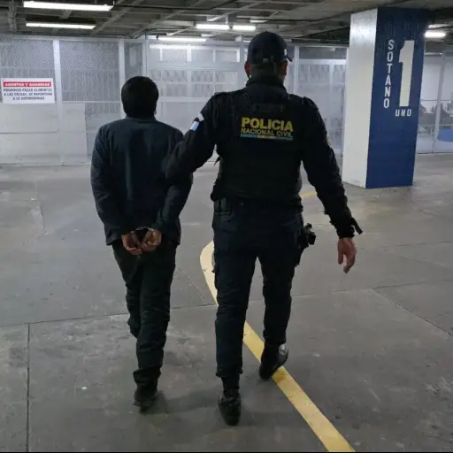 El sospechoso fue trasladado a la Torre de Tribunales para resolver su situación legal. ,PNC