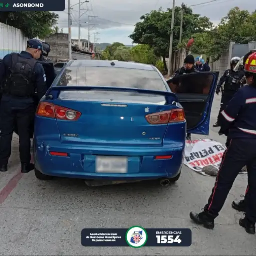 La víctima del ataque armado en San Miguel Petapa viajaba a bordo de un vehículo. ,Bomberos Municipales Departamentales