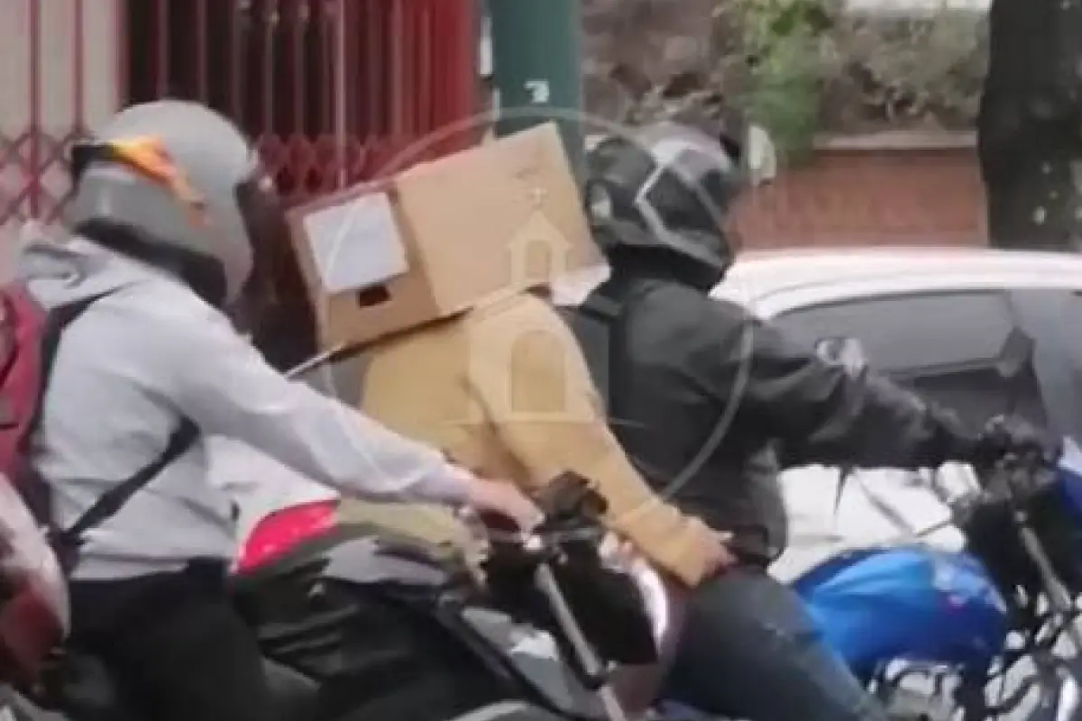 Insólita escena captada en zona 9., Captura de pantalla video Facebook.