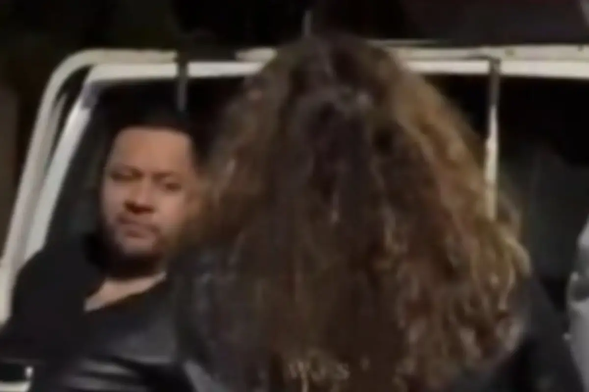 Lo atrapan, pero teme más a su esposa que a la policía., Captura de pantalla video X.