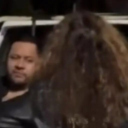 Lo atrapan, pero teme más a su esposa que a la policía. ,Captura de pantalla video X.