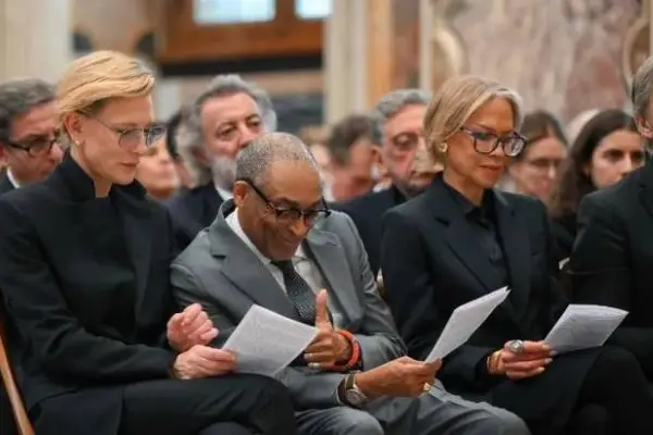 Papa León XIV recibe a varias celebridades en una reunión especial