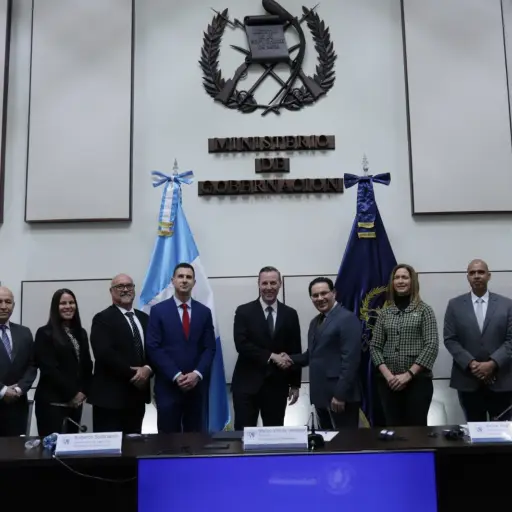 Las autoridades de Gobernación coordinan con el FBI las acciones para la búsqueda de reos fugados de Fraijanes II. ,Mingob