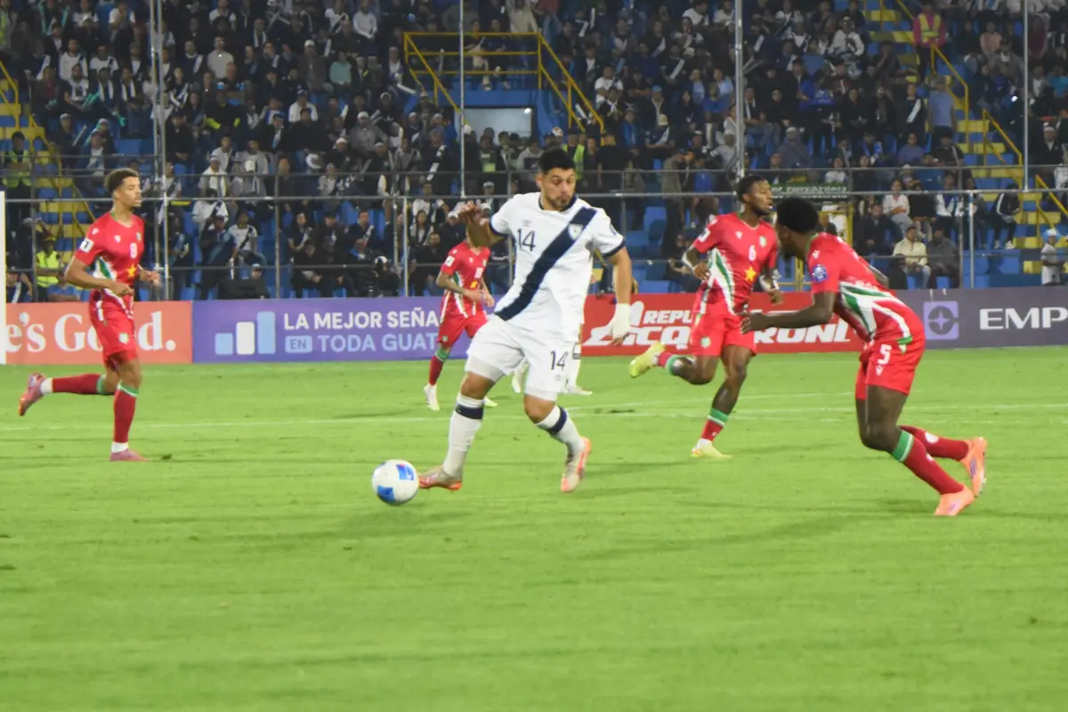 Partido entre Guatemala y Surinam por las Eliminatorias Mundialistas - Omar Solís