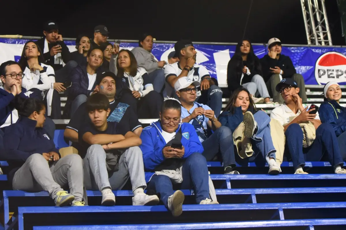 El ambiente en el estadio Manuel Felipe Carrera., Omar Solís. 
