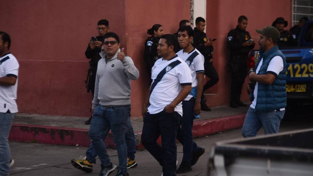 Ambiente en El Trébol para el Guatemala-Surinam | Omar Solís