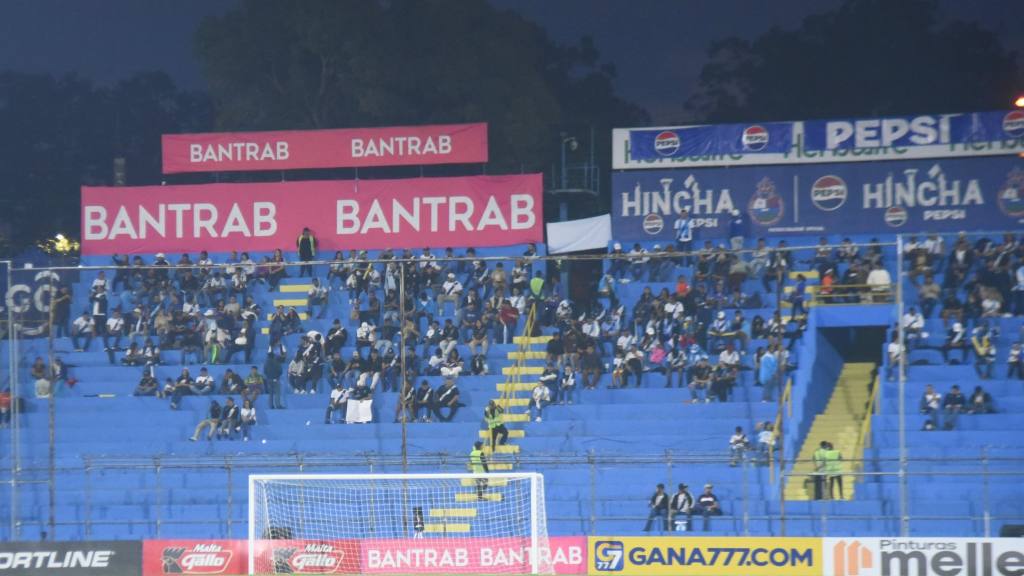 Ambiente en El Trébol para el Guatemala-Surinam | Omar Solís