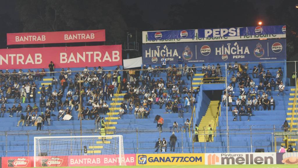 Ambiente en El Trébol para el Guatemala-Surinam | Omar Solís